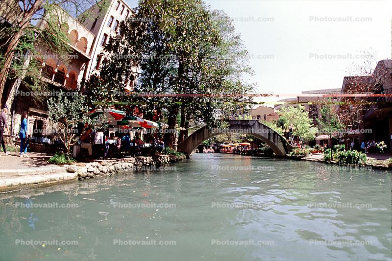 Arch Footbridge, water, river, Paseo del Rio, the Riverwalk, San Antonio, 25 March 1993