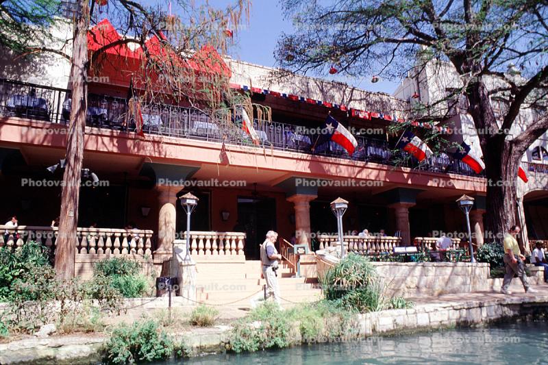 River, Restaurants, trees, water, building, Paseo del Rio, the Riverwalk, San Antonio, 25 March 1993