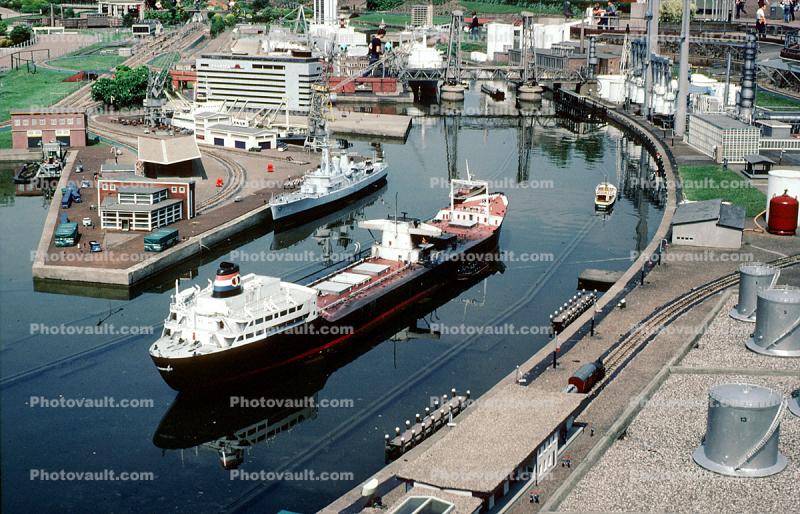 Oil Tanker Ship, harbor, water, channel, terminal, Oil Tanks