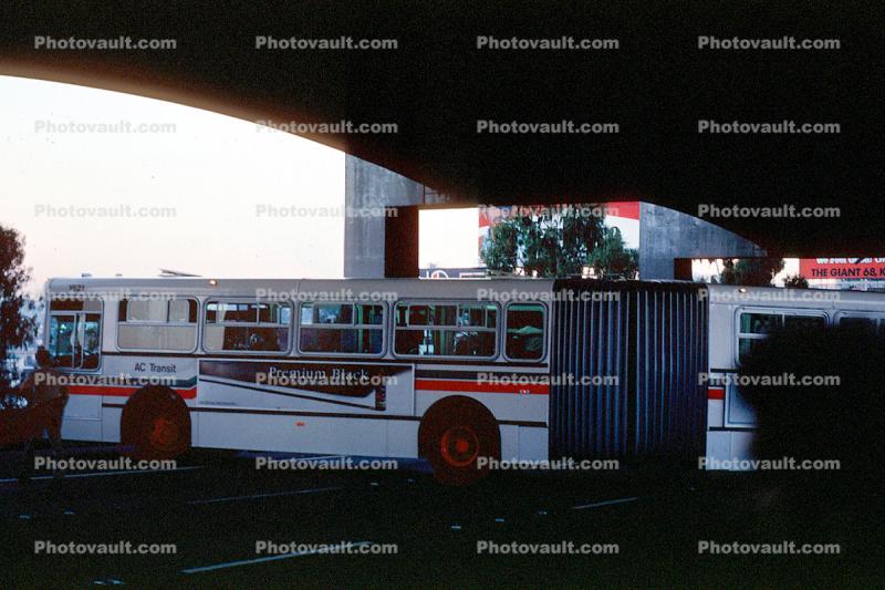 Articulated Bus trying to turn around, Loma Prieta Earthquake (1989), 1980s