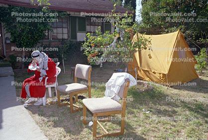 Tent, chairs, eating, survivor, Northridge Earthquake Jan 1994