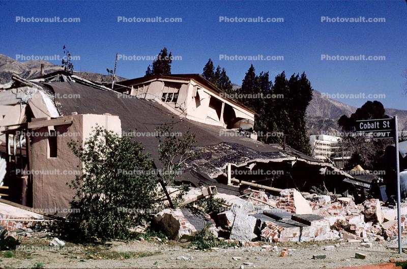 Collapse, Destroyed building, Cobalt Street, 1971 San Fernando Valley Earthquake