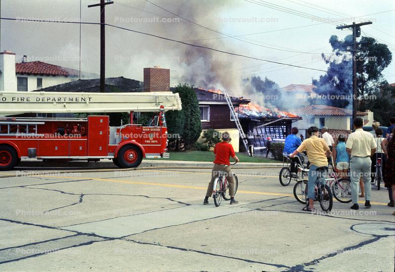 Fire Truck, Domestic House, Willow Street, Curtis Street, San Diego, 1969, 1960s, 1960s