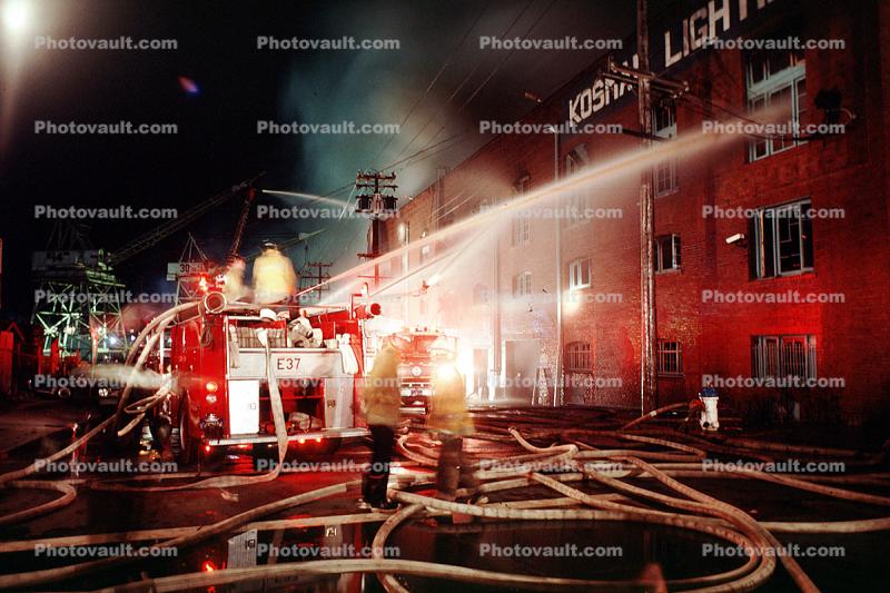 fire at 3rd street and 20th street, San Francisco, flashing lights, Potrero Hill, Dogpatch District