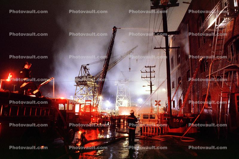 fire at 3rd street and 20th street, San Francisco, Potrero Hill, Fire Truck, Dogpatch District