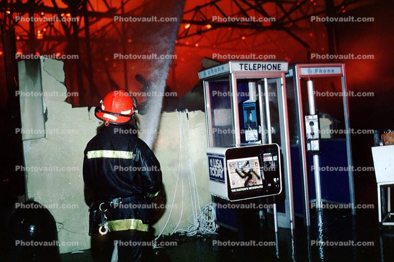 Pier fire, San Francisco, Phone Booth
