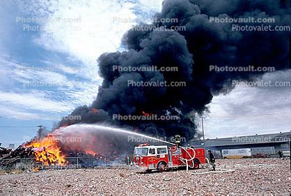 Fire, Thick Black Smoke, Mission Bay, San Francisco, smoke, black cloud, pollution, toxic, Seagrave Truck