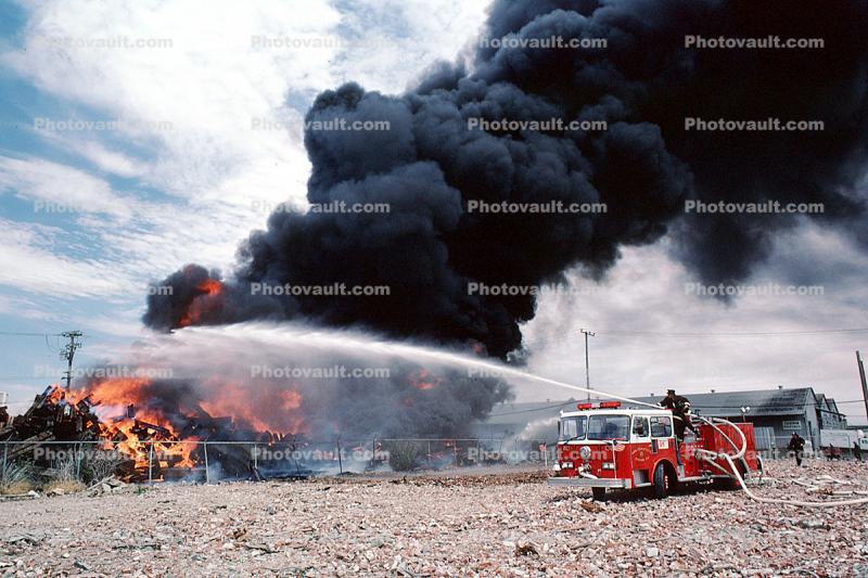 Fire, Thick Black Smoke, Mission Bay, San Francisco, Seagrave Truck