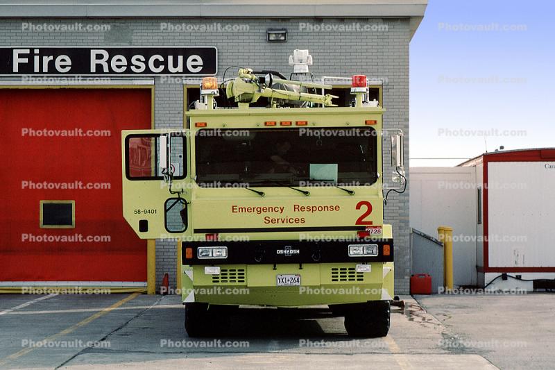 Emergency Response Services, 1994 Oshkosh T3000 crash tender, Aircraft Rescue Fire Fighting, (ARFF) head-on