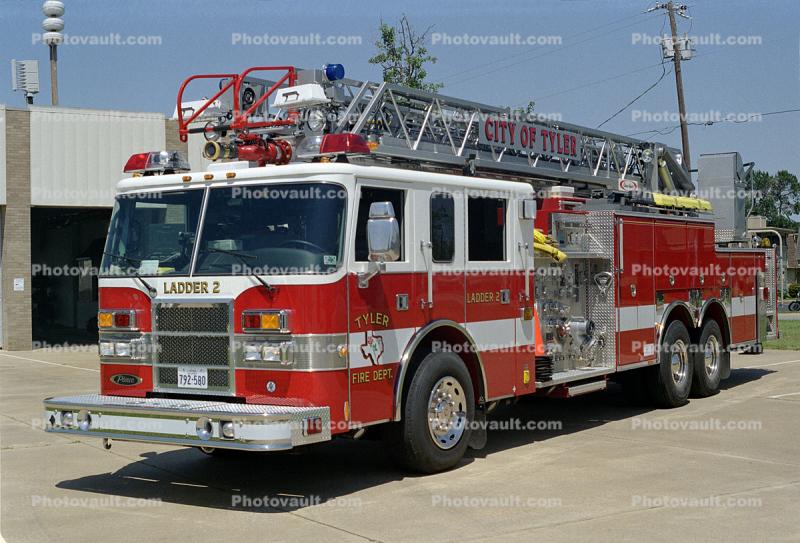Pierce Dash, Ladder 2, Tyler Fire Dept, 75 feet
