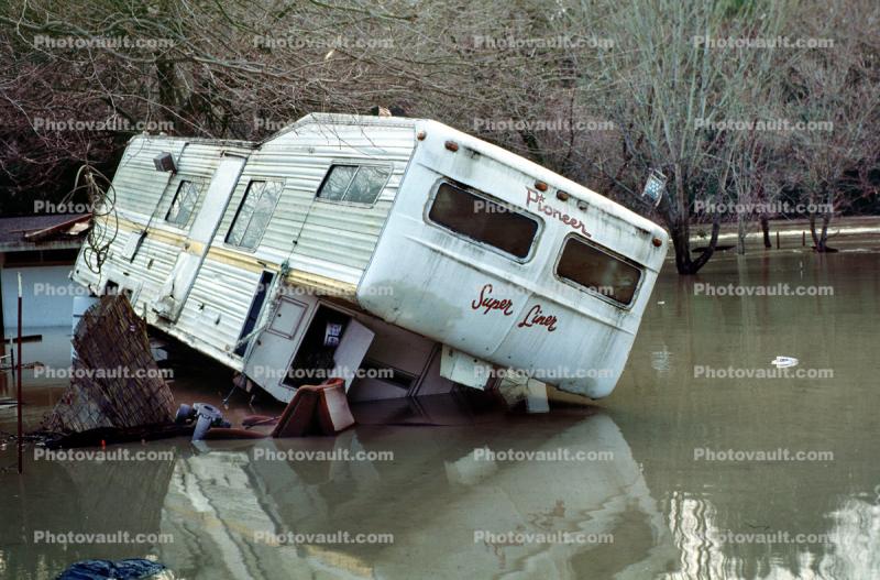 Pioneer Super Lion, Flooded trailer, campsite, 14 January 1995