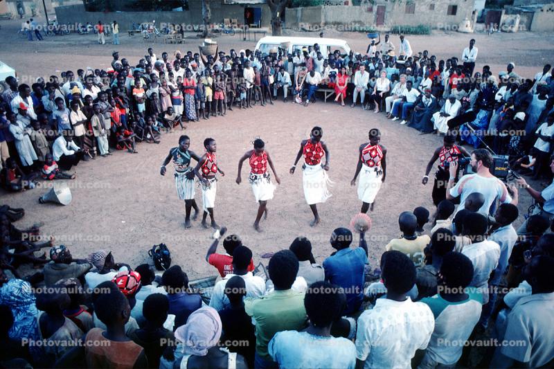 Dance in Burkina Faso, Audience, Spectators