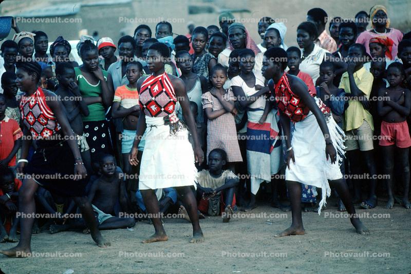 Dance in Burkina Faso, Audience, Spectators
