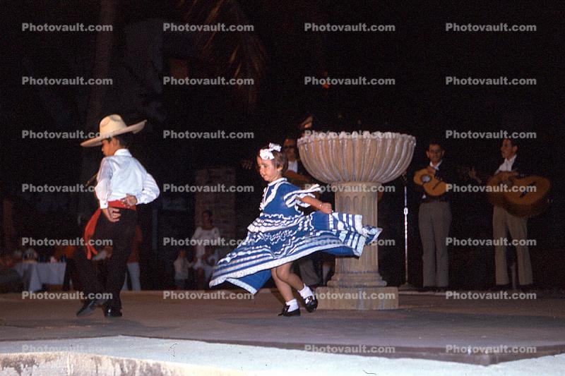 Mexican Dance, Twirl, Twirling, Girl, Boy, Sombrero, Mariachi Band, guitar, urn