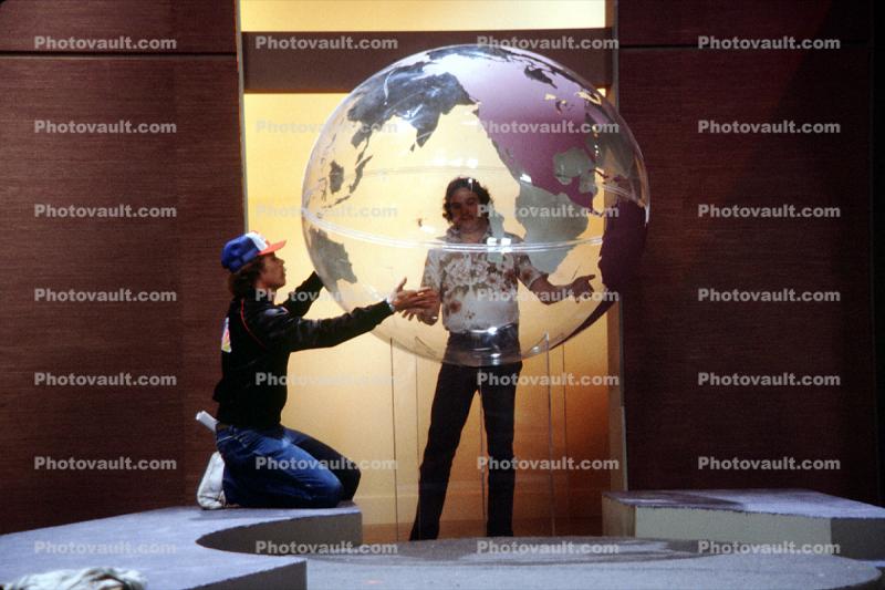 Onstaling a Globe, Telethon, Sound Stage, End Hunger Network, 9 April 1983