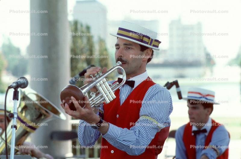 Trumpet Mute, Man wearing a Hat
