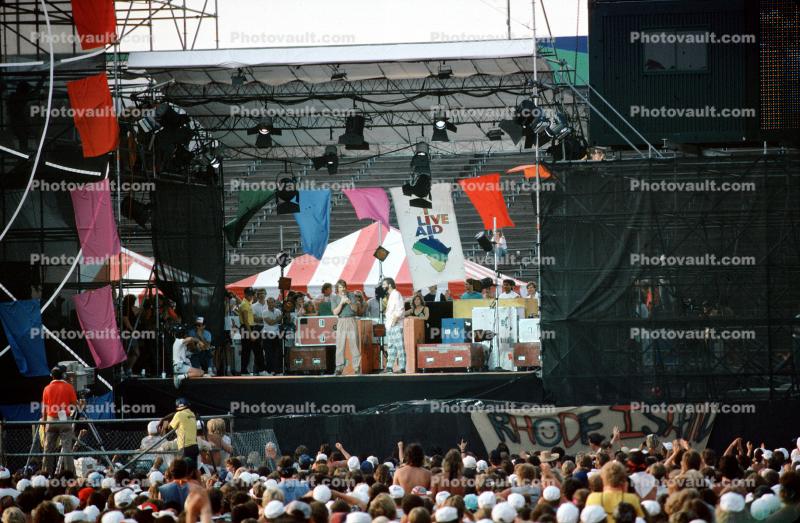 Jeff Bridges, Kenny Loggins, Live Aid, Philadelphia, JFK Stadium