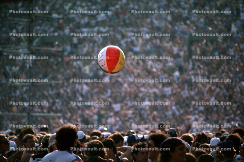 Beach Ball, Audience, People, Crowds, JFK Stadium, Live Aid Benefit Concert, 1985, Philadelphia, Spectators