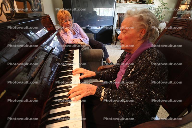 Eva Krutein, Woman playing the Piano, keys, keyboard