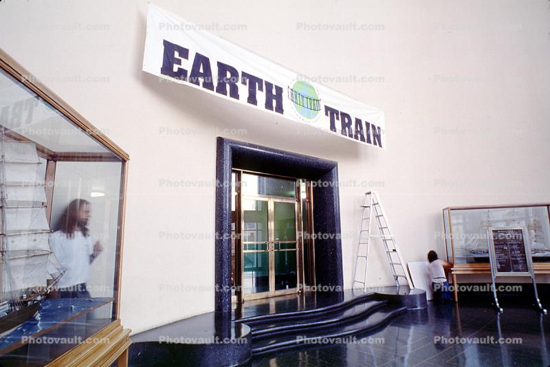 Earth Train