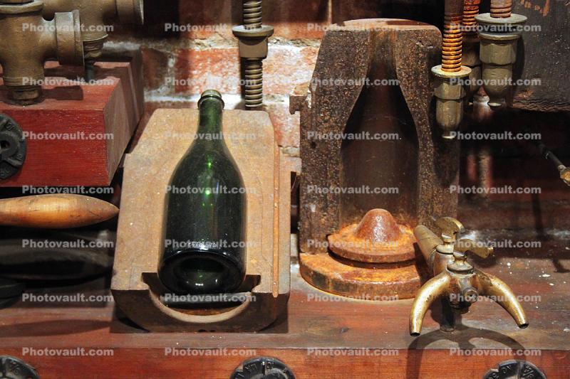 Corker, Corking, bottling, History
