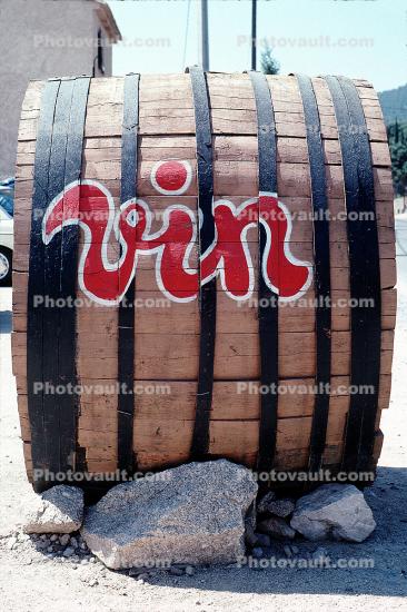 wine barrels, Oak Aging barrels, Wood, Wooden Barrels, Fermenting Tanks, Vin