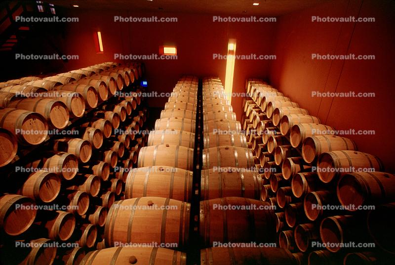 wine barrels, Oak Aging barrels, Fermenting Tanks, Wood, Wooden Barrels
