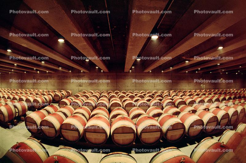 Oak Wine Barrels, Oak Aging barrels, Wood, Wooden Barrels, Fermenting Tanks