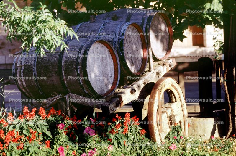Oak Wine Barrels, Wood, Wooden Barrels, Fermenting Tanks, cart