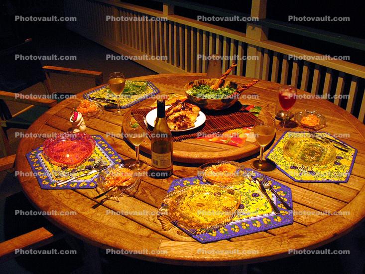 Dinner, Table, Round, Placemats, Wine, Maui, Hawaii