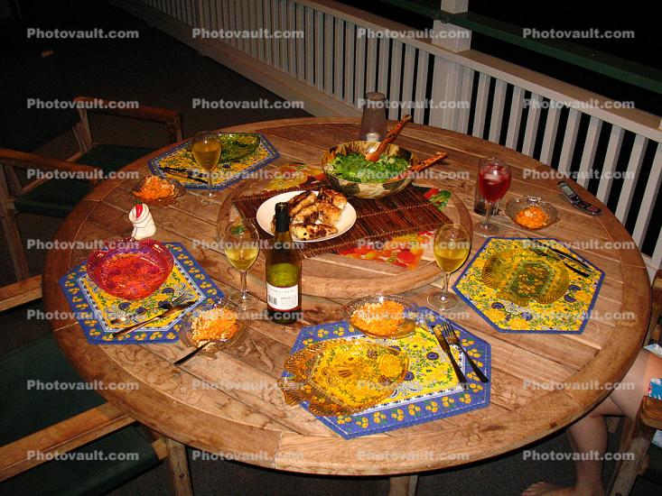 Dinner, Table, Round, Placemats, Wine, Maui, Hawaii