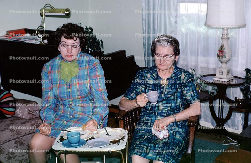 women, grandma, lamp, piano, dress, TV-Tray, 1950s