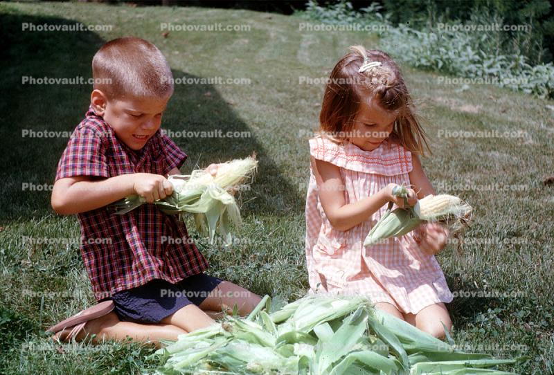 Shucking corn, Brother, Sister, Siblings, Backyard, 1950s