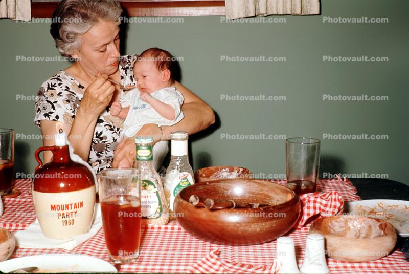 Grandma, Grandmother, baby, daughter, Granddaughter, Feeding, Spoon, 1950s