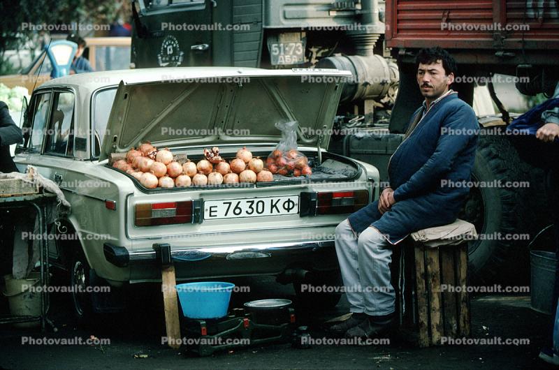 Man, Male, Onions, Fiat, Trunk, Samarkand, Uzbekistan