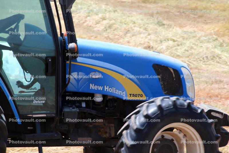 Tractor, baling hay, rolls, dust, dusty, New Holland T5070