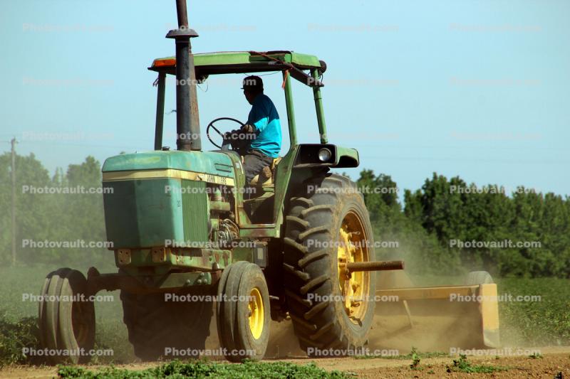 Tractor, Farmfield, dust, Esparta, Yolo County, California
