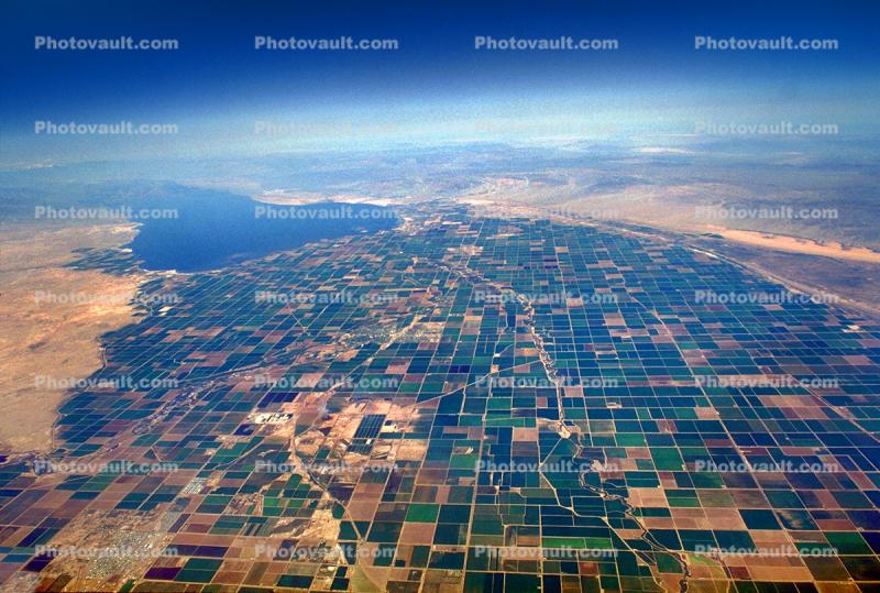 Imperial Valley looking north, Brawley, El Centro, Salton Sea, Highway 111, 115, Endorheic Lake, patchwork, checkerboard patterns, farmfields, Dirt, soil