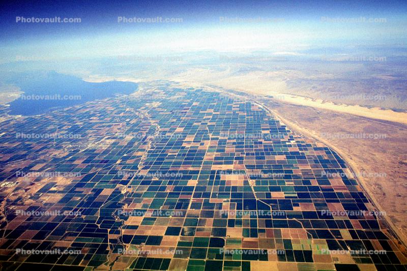 Imperial Valley looking north, Salton Sea, Endorheic Lake, patchwork, checkerboard patterns, farmfields, Dirt, soil
