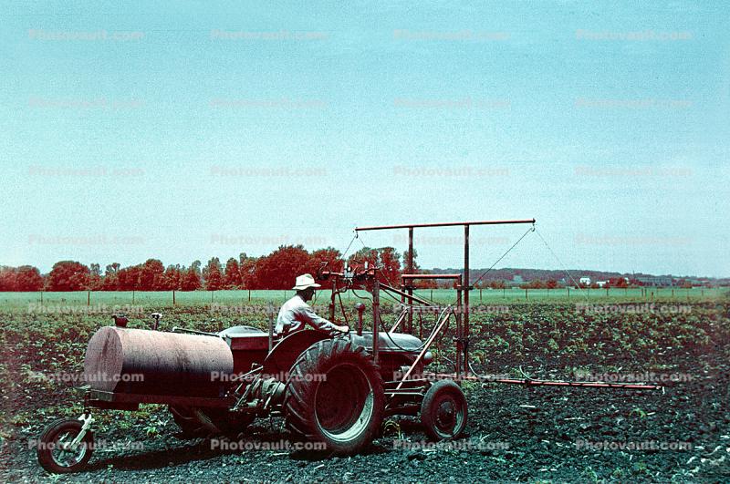 Pesticide applications, Tractor, 1940s, Herbicide, Insecticide, spraying, sprayer
