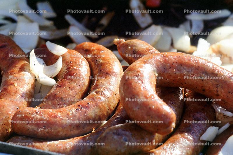 hot dog, wiener, sausage, meat, tube steak, BBQ, grill, onion, Barbecue, Chicken BBQ, tubesteak, hotdog