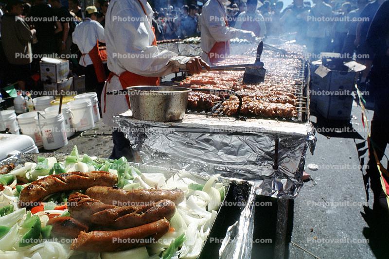 onion, hot dog, wiener, sausage, meat, tubesteak, hotdog