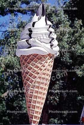ice cream cone, Chocolate, Vanilla, Waffle Cone