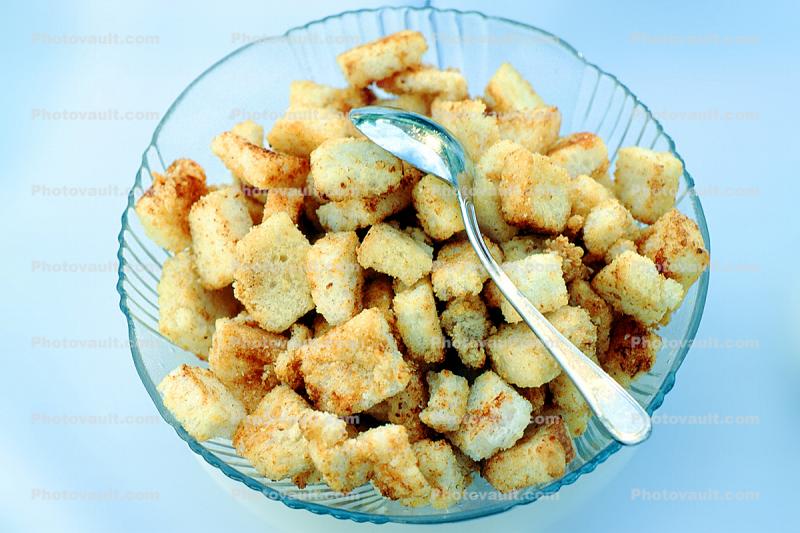Croutons, bread, spoon, dish