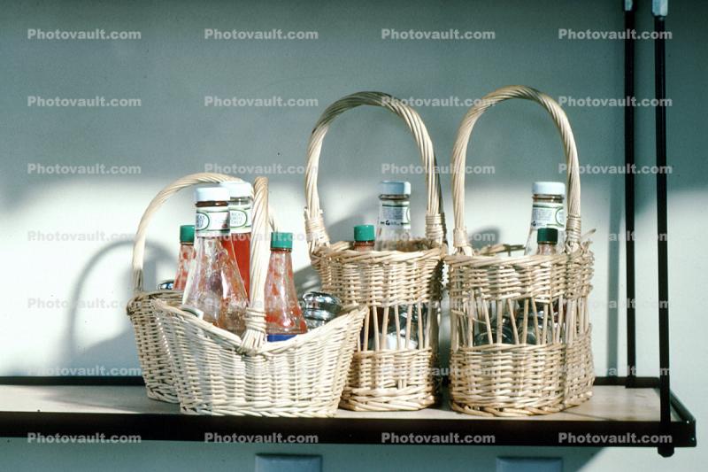 condiment baskets, ketchup, wicker