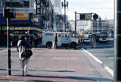 Brinks Armored Vehicle, Market Street, crosswalk