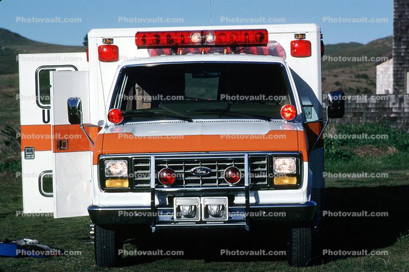 Ambulance, Ford Van, grill, lights, head-on