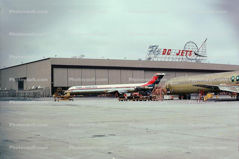 Douglas Aircraft, JA8462, McDonnell Douglas MD-81, TDA Toa Domestic Airlines, JT8D