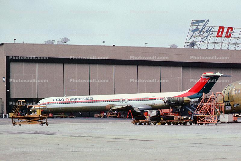 JA8462, McDonnell Douglas MD-81, TDA Toa Domestic Airlines, Long Beach, California, JT8D-217, JT8D