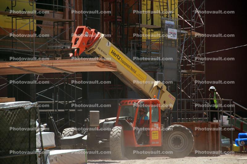 scaffolding, JLG G10-55A Telescopic ForkLift, Telehandler delivers lumber, Telescopic ForkLift